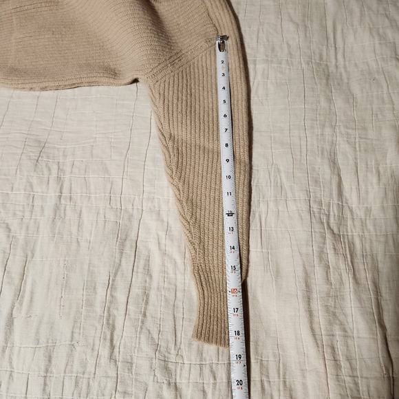 JH Collectibles Womens Sz M Sweater Lambswool Angora Rabbit Hair V Neck Beige - Picture 7 of 7